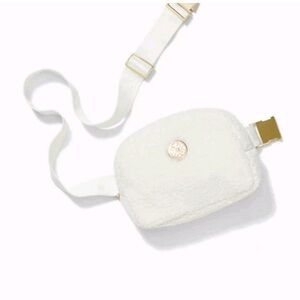 NWT Lilly Pulitzer Jeanie Sherpa Belt Bag in Coconut White